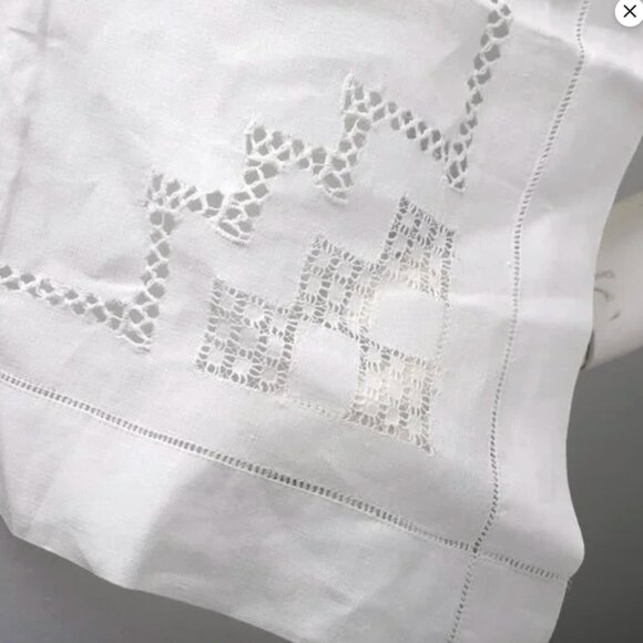 Vintage White Linen Table Runner Cutwork Design 33" x 17"  Cottage Farmhouse - Picture 6 of 9